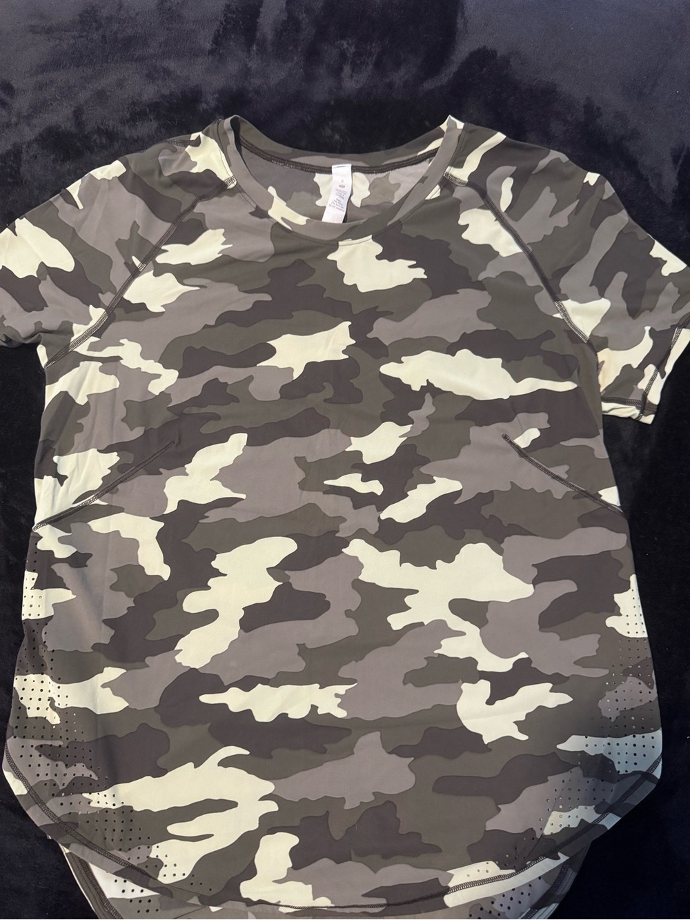 Lululemon camo top - Size 6